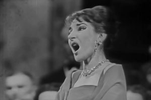 ikukids-Maria-Callas-chante-Casta-Diva-Bellini-Norma-Acte-1