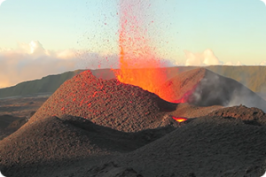 ikukids-volcan-piton-de-la-fournaise-lave-eruption-mai-2015-Reunion